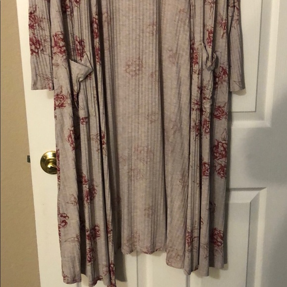 Lularoe Sarah - Picture 2 of 4